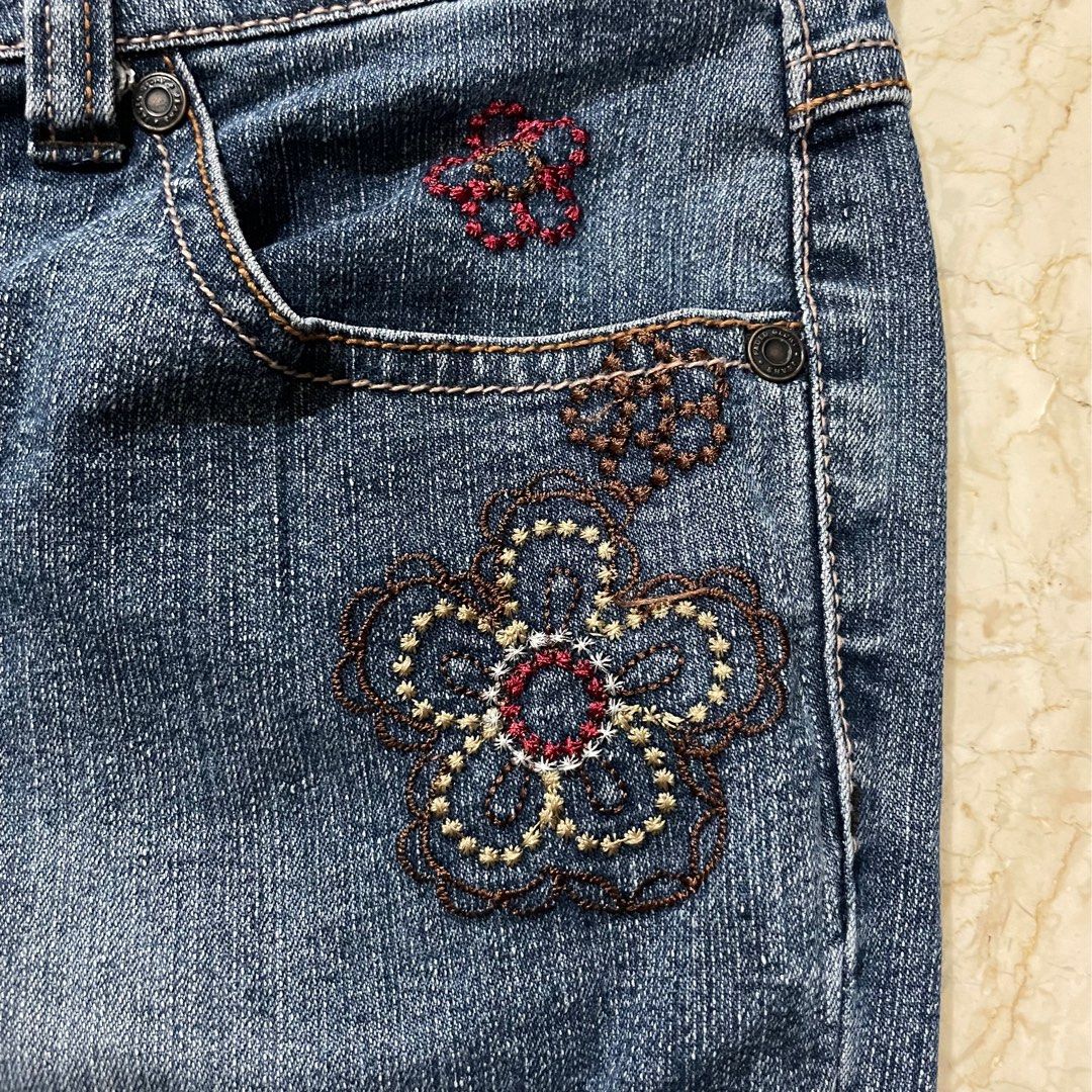 Embroidered Blue Denim Jeans (Category: Jeans) located in Las Pinas. Submitted by ifbybread (Listing ID 1462362242, Image 3). Description: - Blue denim jeans - Embroidered floral and paisley details on front and back pockets - Flare leg style - Unique and eye-catching design - Comfortable for everyday wear - Perfect for a casual and stylish look.