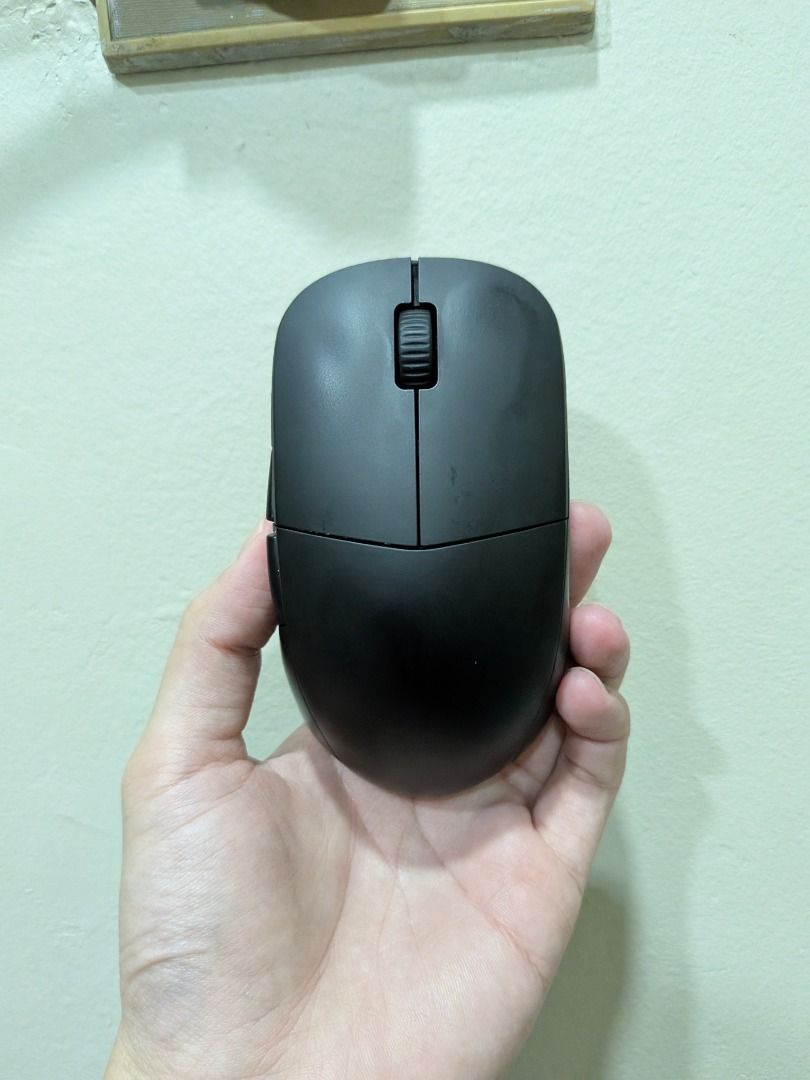 Endgame Gear (EGG) XM2W 4K V2 (Category: Mouse & Mousepads) located in Caloocan City. Submitted by Antispice (Listing ID 1462337076, Image 2). Description: Endgame Gears (EGG) XM2W 4K V2 - Complete with box - Original receiver and cable.