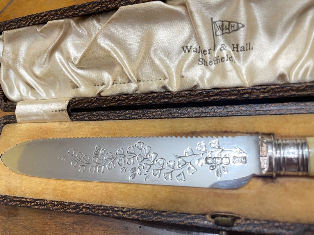 English Antique Silver Cake Knife (Category: Dinnerware & Cutlery) located in Caloocan City. Submitted by eu_antiques53 (Listing ID 1462365106, Image 2). Description: Ivory handled hallmarked in original silk lined box made by Walker and Hall Jewellers England. .