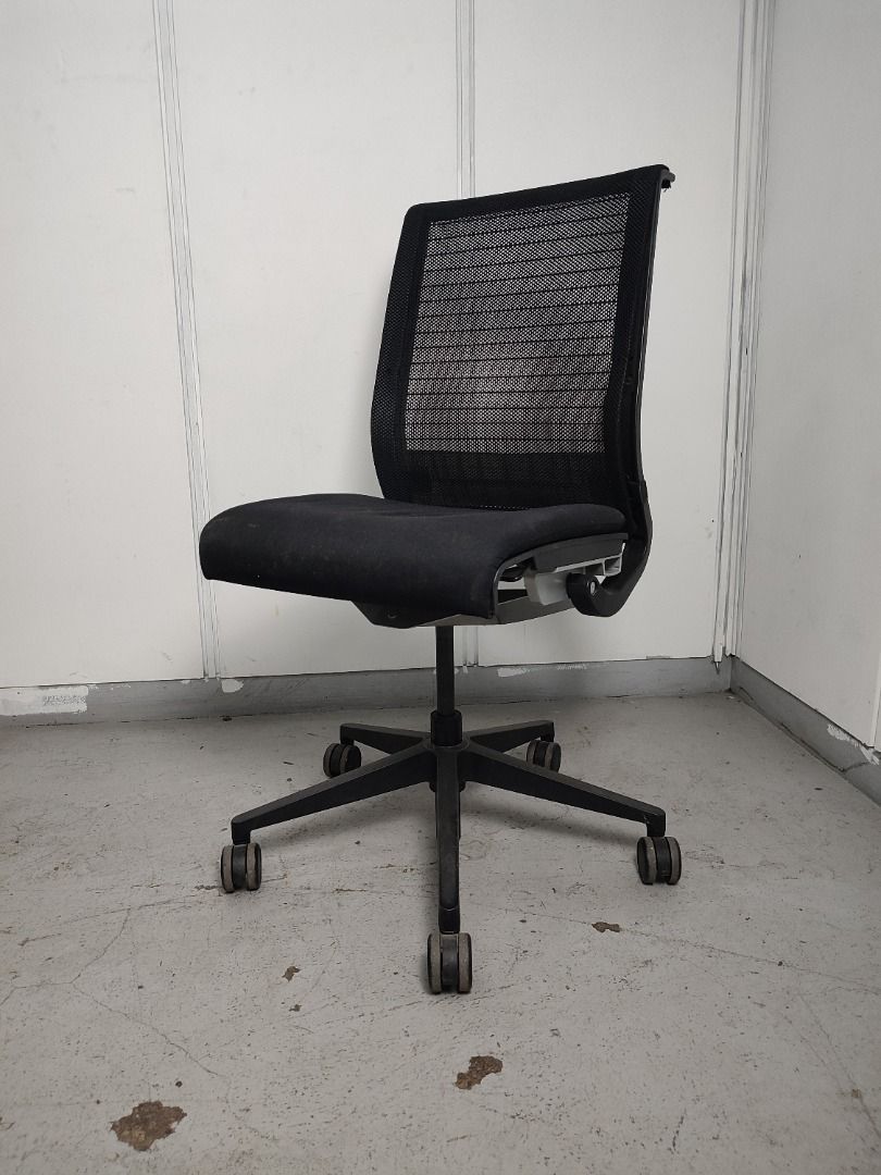 Ergonomic Office Chair with Adjustable Armrests (Category: Office Furniture & Fixtures) located in Quezon City. Submitted by kevinmacabata12997160 (Listing ID 1462310165, Image 3). Description: - Comfortable ergonomic design for long work sessions. - Adjustable armrests for personalized support. - Breathable mesh back for excellent airflow. - Smooth-swiveling and rolling casters for easy mobility. - Ready for its new home!.