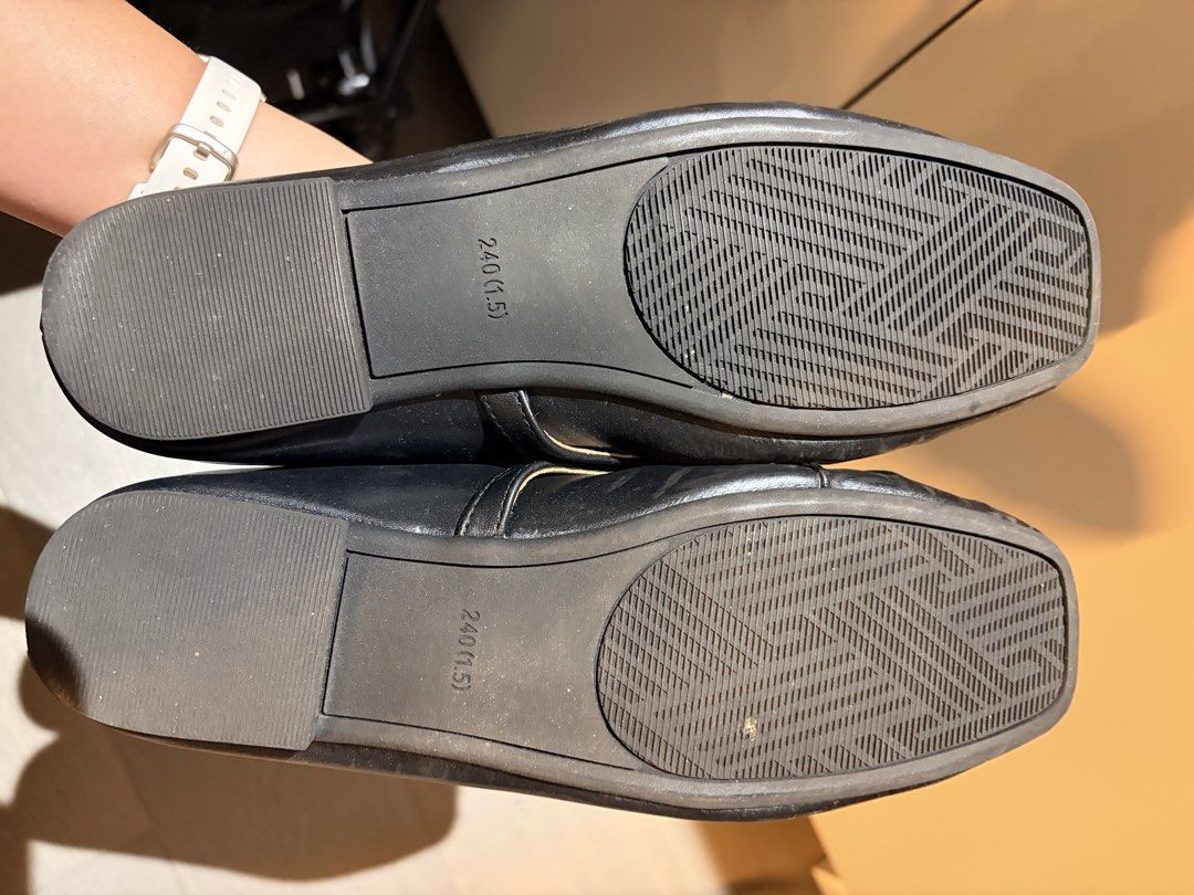 Erin Mules (Category: Flats & Sandals) located in Makati City. Submitted by decluttering_28 (Listing ID 1462387922, Image 2). Description: -size 8 Used 5 times only.