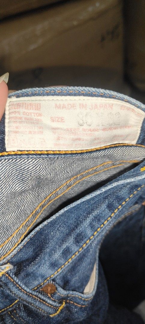 Evisu Jeans Midwash Seagull 2000 Model Size 30x32 (Category: Jeans) located in Manila. Submitted by lennonmang06917 (Listing ID 1462438521, Image 3). Description: - Evisu Jeans - Model 2000 - Size: 30x32 - Color: Dark Wash Denim - Iconic Evisu Seagull Logo on back pockets - Embellished with light blue sequins - Made in Japan - Leather patch at the back - Yellow stitching details.