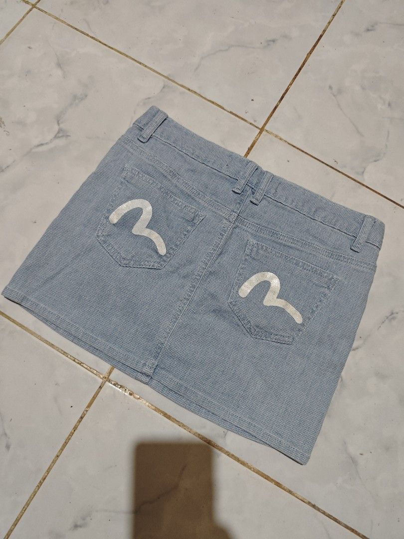Evisu skirt lightwash (Category: Skirts) located in Binalbagan. Submitted by Kristoffer_Arguelles (Listing ID 1462322218, Image 2). Description: good as new evisu skirt 26 on tag fits 27-28 tape measure length 12 only micro type skirt no issues.