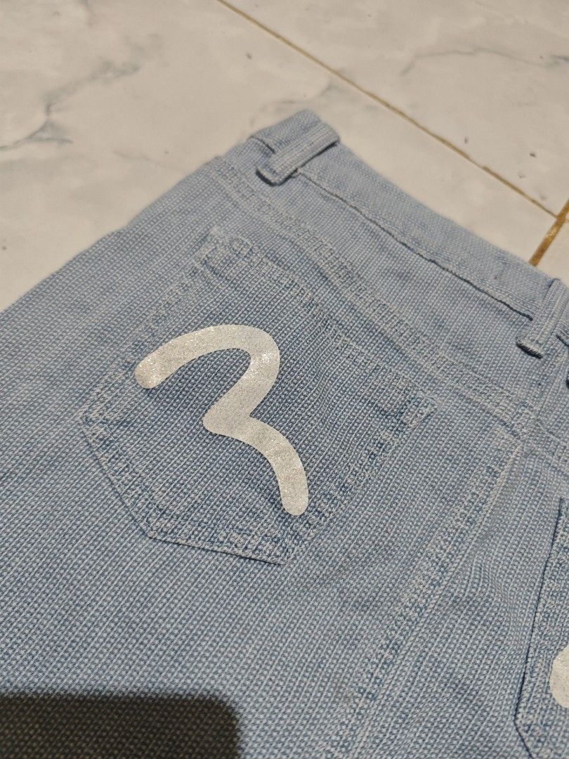 Evisu skirt lightwash (Category: Skirts) located in Binalbagan. Submitted by Kristoffer_Arguelles (Listing ID 1462322218, Image 3). Description: good as new evisu skirt 26 on tag fits 27-28 tape measure length 12 only micro type skirt no issues.