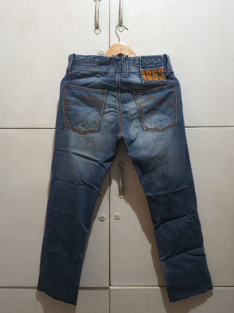 FAIRWHALE '1863' DENIM JEANS (Category: Jeans) located in Manila. Submitted by ako.si.lemmor (Listing ID 1462310416, Image 1). Description: This item is legit but thrifted, manage your expectation. Waist: 30in (M) Length: 38.5in Color rate: 8.5/10 Issue: Signs of usage Ship at your own cost or pickup Mandaluyong..