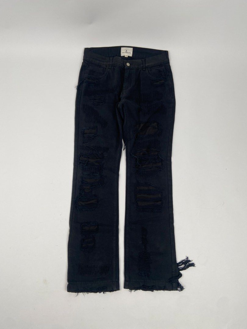 Fake Dreamer (Category: Jeans) located in Manila. Submitted by draftdrops (Listing ID 1462282947, Image 1). Description: Distress design and excellent condition Waistline :35 Length:43.