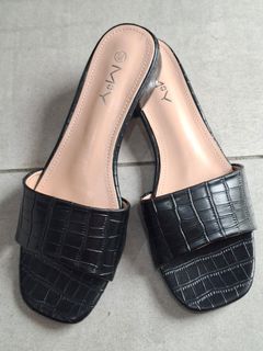 (Category: ) located in . Submitted by sishefashion (Listing ID 1462292115, Image 1). Description: .