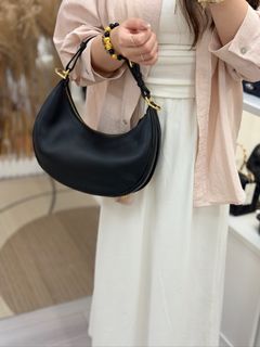 （分類：）位於 。 由 luxe.station22 提交（商品編號 1462321072，圖片 1）。簡介： 。