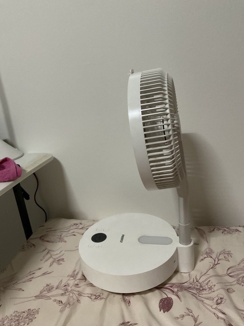 Firefly White Foldable Desk Fan (Category: Fans) located in Santa Rosa. Submitted by livesforamen (Listing ID 1462369404, Image 2). Description: hi, selling my telescopic fan because i upgraded to a new one condition: signs of usage, works fine but need to be constantly charged bcos mabilis na malowbatt, uses type c charger. i can give the cord i use for free. loc: pedro gil/leon guinto, malate, manila delivery: lalamove shouldered by buyer mop: 