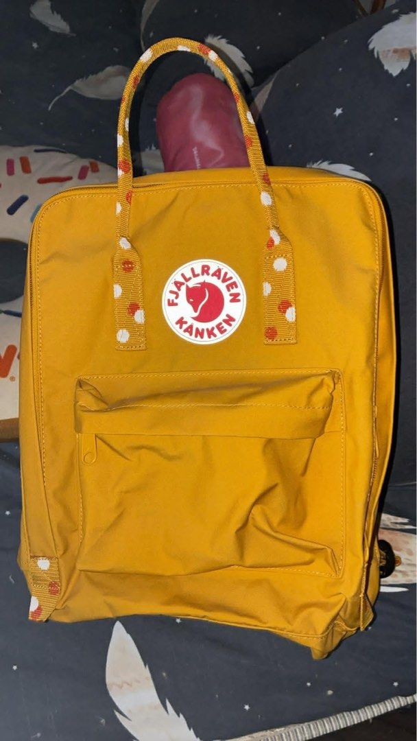 Fjallraven Kanken Classic (Category: Backpacks) located in Quezon. Submitted by fiamm (Listing ID 1462438190, Image 1). Description: Original from US NEVER USED Super Durable With laptop Compartment.