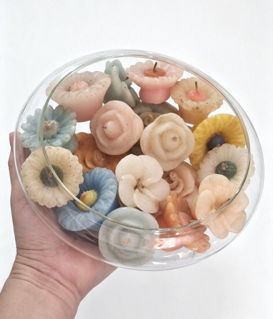 Floating Flower Candles (Category: Other Home Decor) located in Bulacan. Submitted by gjeen (Listing ID 1462306637, Image 1). Description: .