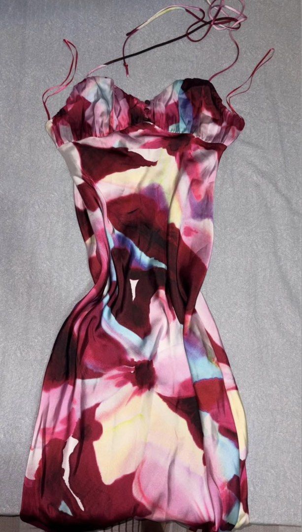 Floral Print Spaghetti Strap Mini Dress (Category: Dresses) located in Manila. Submitted by vernocamps (Listing ID 1462399719, Image 1). Description: - Adorable floral print mini dress - Sweetheart neckline with delicate spaghetti straps - Fabric has a beautiful sheen - Adjustable fit with back ties - Flowy and flattering silhouette - Ideal for a night out or special occasion.