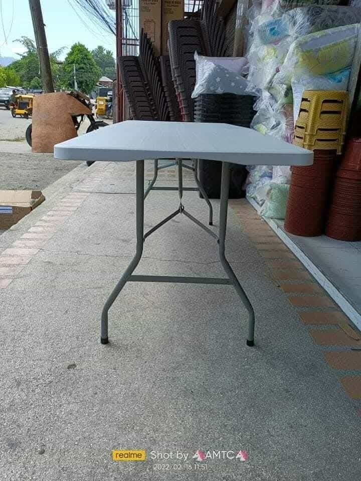 Folding table 180 and 160 ft (Category: Tables & Sets) located in Caloocan City. Submitted by brightearth_2ebd41 (Listing ID 1462298448, Image 1). Description: Folding Table White availAble for pick up tomorrow afternoon. Available in two sizes 😂180 cm 🍎160 cm.