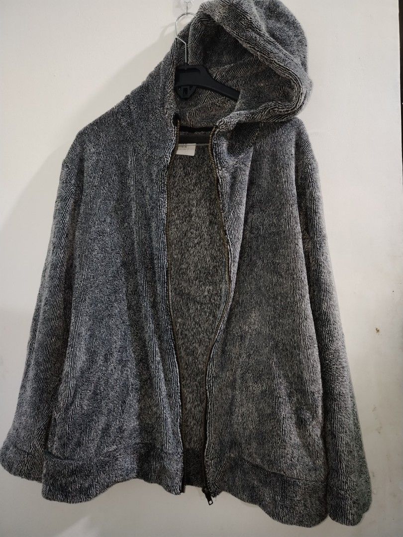 For sale (Category: Coats, Jackets and Outerwear) located in Taguig. Submitted by thebrandedrackph (Listing ID 1462331702, Image 2). Description: Super lambot po ng tela..