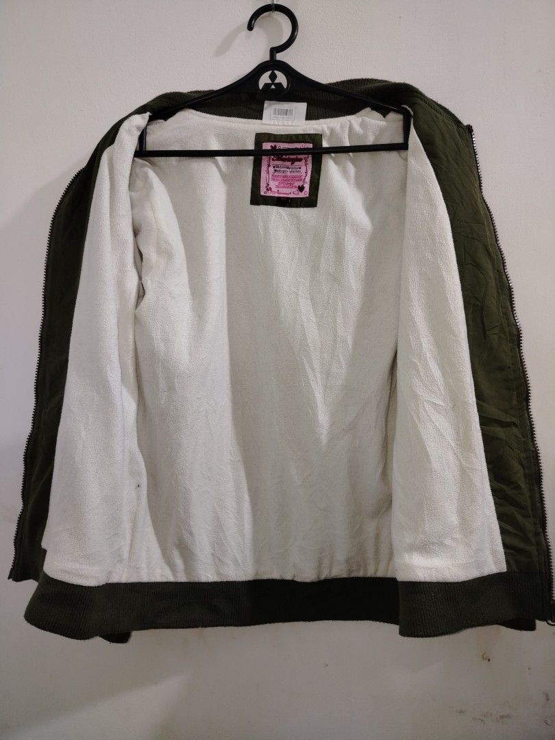 For sale (Category: Coats, Jackets and Outerwear) located in Taguig. Submitted by thebrandedrackph (Listing ID 1462332901, Image 2). Description: .