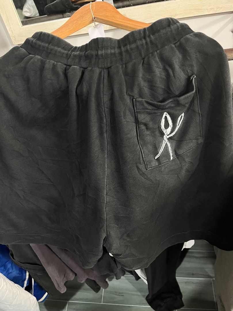 FOR SALE FOR SALEE (Category: Shorts) located in Cabuyao City. Submitted by undergroundthrift (Listing ID 1462298346, Image 2). Description: - Black sweat shorts - Graphic print on front and back - Comfortable material for casual wear - Elastic waistband with drawstring for a good fit - Pockets on front and back.