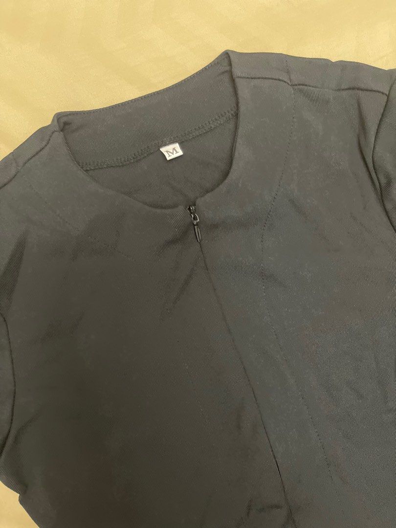 [FOR TAKE ALL] V-NECK ZIP CROPPED TOP (Category: Others Tops) located in Concepcion. Submitted by wowsinigangmix (Listing ID 1462423693, Image 3). Description: V-Neck Zip Cropped Top Brand New with Original Packaging Size M For take all only Bought for 309 each. Selling 550 for both. RFS: Wrong size..