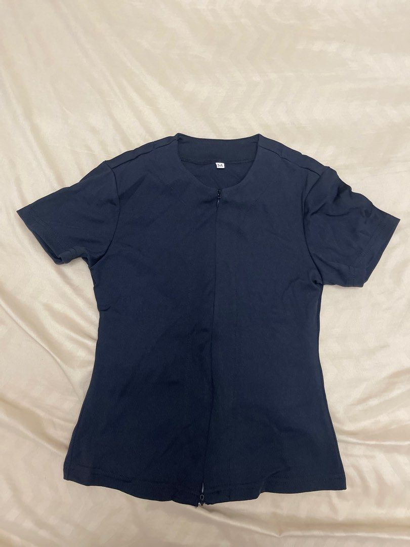 [FOR TAKE ALL] V-NECK ZIP CROPPED TOP (Category: Others Tops) located in Concepcion. Submitted by wowsinigangmix (Listing ID 1462423693, Image 2). Description: V-Neck Zip Cropped Top Brand New with Original Packaging Size M For take all only Bought for 309 each. Selling 550 for both. RFS: Wrong size..