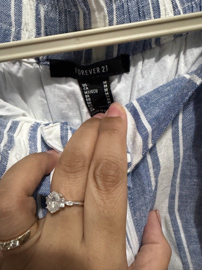Forever 21 Pants (Category: Other Bottoms) located in Lipa City. Submitted by jenragragio (Listing ID 1462364497, Image 3). Description: Forever 21 Pants Fits Medium Flowy.