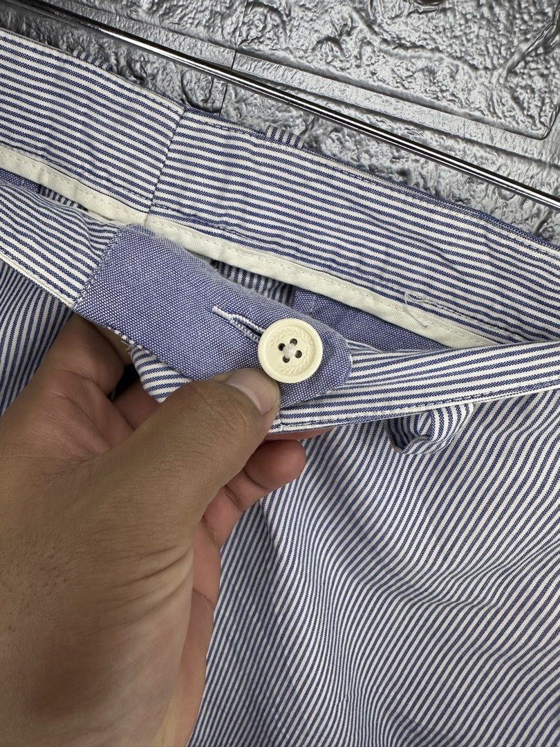 Fred Perry Stripped Shorts ‼️Authentic / Legit‼️ (Category: Chinos) located in Palompon. Submitted by jlaurentemazoo (Listing ID 1462391944, Image 2). Description: Fred Perry Stripped Shorts ‼️Authentic / Legit‼️ Size 30 on Tag W: 30-31 L: 18.5 Excellent Condition 9.7/10 Color Rate No Issue Detailed Photos are Posted 550 Pesos Only Unli Vouch and Vcall for safety purposes.