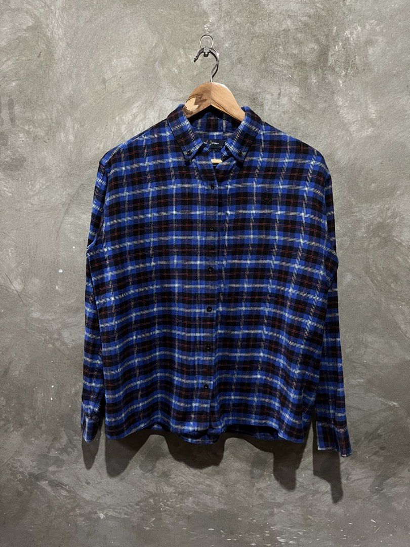 FRED PERRY WOMENS COBALT BLUE LONGSLEEVE (Category: Coats, Jackets and Outerwear) located in Manila. Submitted by thriftnirogus (Listing ID 1462405196, Image 1). Description: FRED PERRY WOMENS COBALT BLUE LONGSLEEVE width: 21 length: 25 front 27 back no issue .