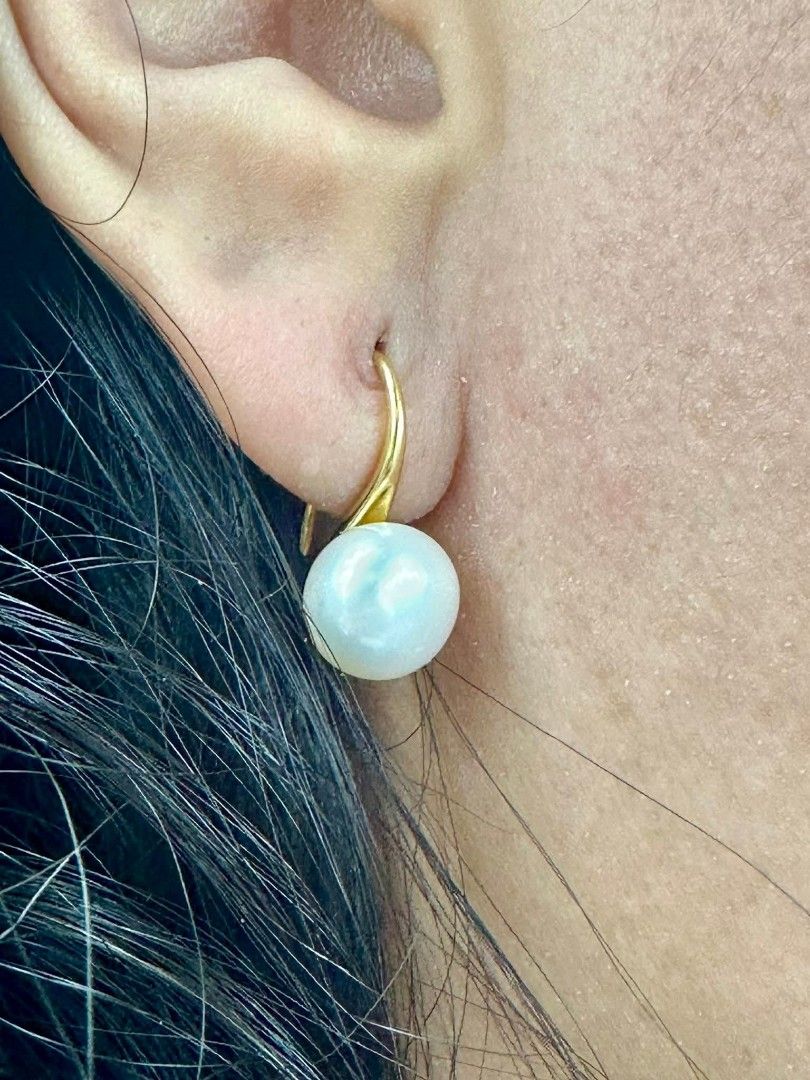 Fresh water pearl spoon style (Category: Earrings) located in Malabon City. Submitted by aishahgirlshop (Listing ID 1462332504, Image 3). Description: 100%Authentic Fresh water pearl Siopao round Spoon style earring Vermail setting Non tarnished Hypoallergenic With Authenticity card and velvet GCASH PAYMENT ONLY Best deal for 2k.