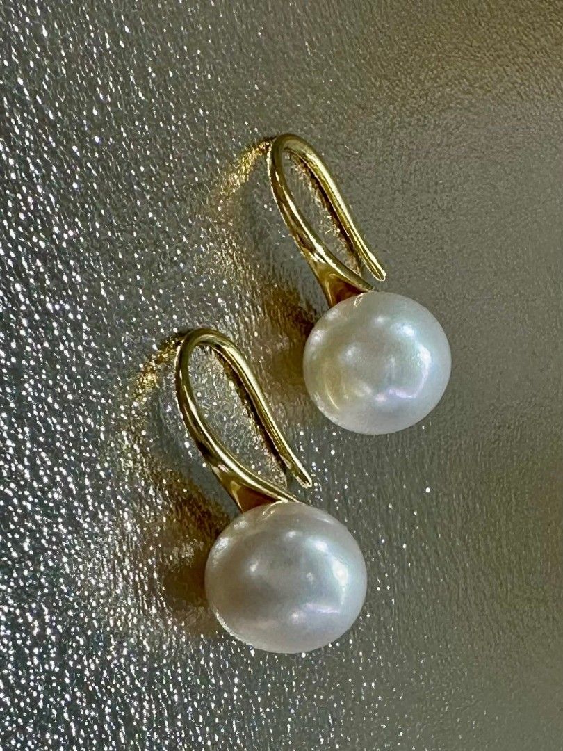 Fresh water pearl spoon style (Category: Earrings) located in Malabon City. Submitted by aishahgirlshop (Listing ID 1462332504, Image 1). Description: 100%Authentic Fresh water pearl Siopao round Spoon style earring Vermail setting Non tarnished Hypoallergenic With Authenticity card and velvet GCASH PAYMENT ONLY Best deal for 2k.