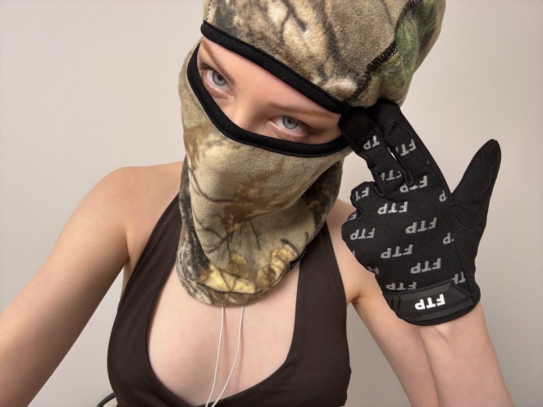 FTP Black Gloves (Category: Gloves) located in Agdangan. Submitted by theftpplug (Listing ID 1462360844, Image 2). Description: - Black FTP gloves - All-over FTP logo print - Velcro strap closure for a secure fit - Excellent grip on the palms - Ideal for everyday wear or adding to your collection PRE ORDER 2 Weeks ETA.