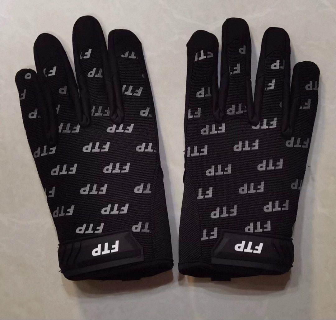 FTP Black Gloves (Category: Gloves) located in Agdangan. Submitted by theftpplug (Listing ID 1462360844, Image 1). Description: - Black FTP gloves - All-over FTP logo print - Velcro strap closure for a secure fit - Excellent grip on the palms - Ideal for everyday wear or adding to your collection PRE ORDER 2 Weeks ETA.