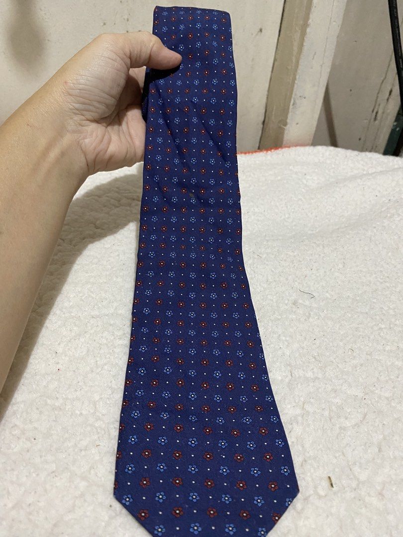 Fumagalli 1891 Milano Silk Tie (Category: Ties) located in Manila. Submitted by resi.diaz (Listing ID 1462367958, Image 2). Description: - Classic navy tie with a subtle red and blue floral pattern. - Made in Italy by Fumagalli. - Approximately 57 inches long. - Ideal for formal or business attire. - Adds a stylish pop of color to your look..