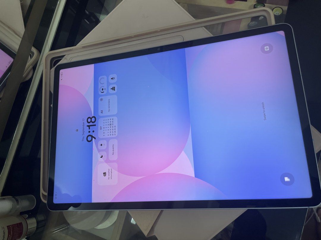 Galaxy Tab S10 FE+ WiFi (Category: Android) located in Manila. Submitted by goldenmaknae.jk97142 (Listing ID 1462392215, Image 3). Description: • Size -13.1” • Rear Camera - Resolution - 13.0 MP • Storage -8/128 GB • Battery Capacity - 10090 mAh • Video Playing: UHD 4K (3840 x 2160) @ 60fps • Fingerprint and Face ID perfectly working Unit only No issue at all. Barely used. Rfs Need funds Originally bought from Korea for 40k.