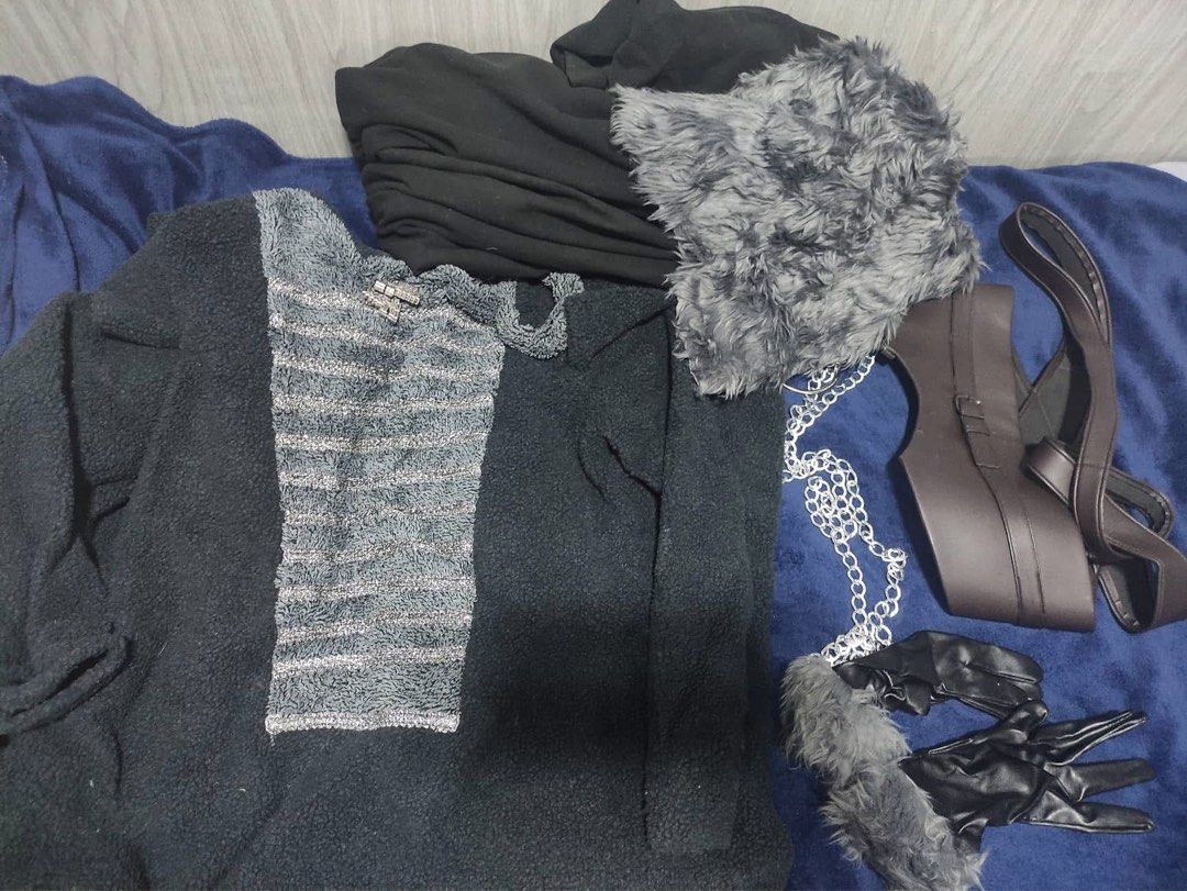 Game of Thrones Inspired Costume Set (Category: Sets or Coordinates) located in Manila. Submitted by khyzetomas (Listing ID 1462412049, Image 2). Description: - Game of Thrones inspired costume - Perfect for cosplay and themed events - Includes: Cape (lined), Dress (textured front panel), Fur Collar, Faux Leather Gloves, Chain Accessory (with nice weight) - High-quality materials for an authentic look and feel.