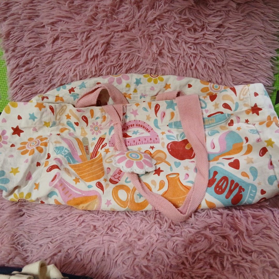 GAP 1969 Denim Pouch Bag (Category: Tote Bags) located in Caloocan City. Submitted by rame_finds (Listing ID 1462354283, Image 3). Description: 100 each .