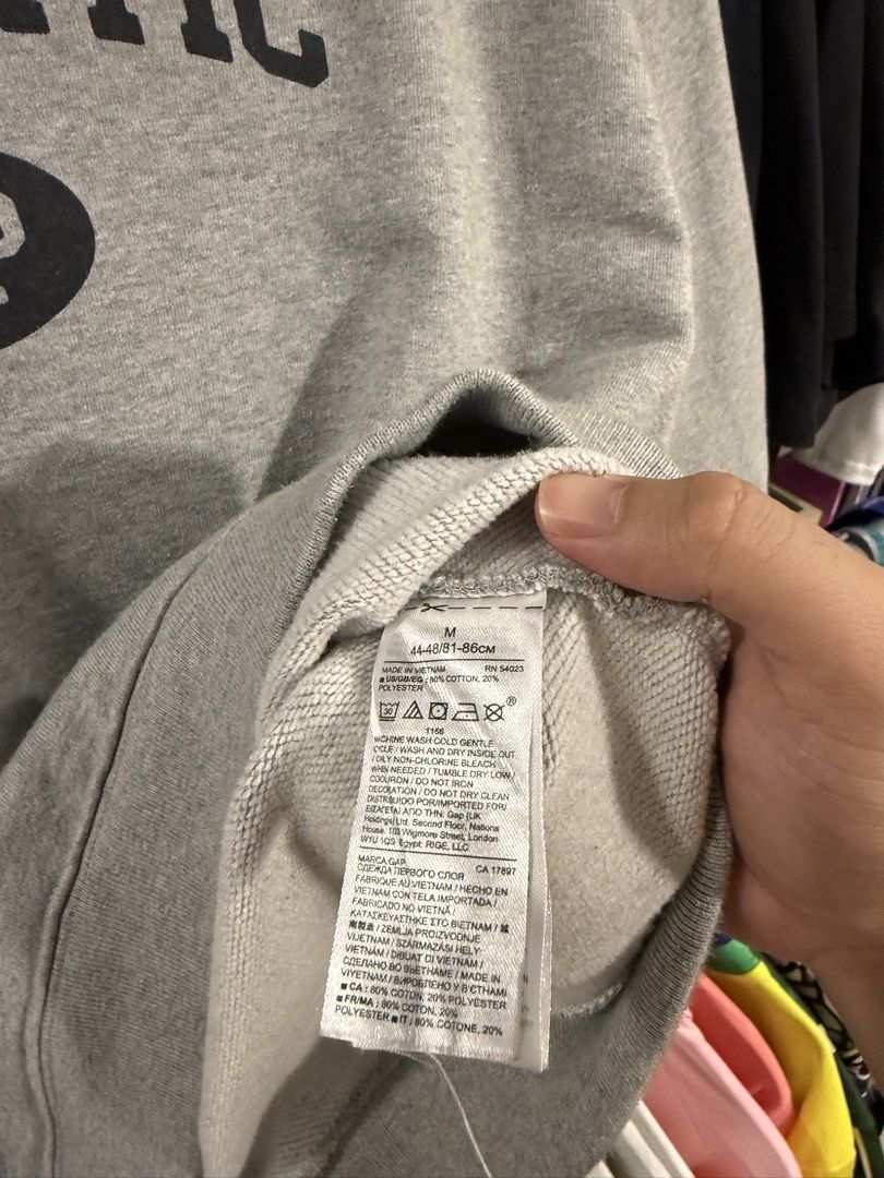 GAP Authentic Grey Crewneck Sweatshirt (Category: Coats, Jackets and Outerwear) located in Santa Rosa. Submitted by rgnrvn300 (Listing ID 1462359537, Image 3). Description: Vintage Gap (90’s) Price: 500 Size: M Width: 22 Length: 25 Color rate: 9.5/10 Condition: 9.5/10 Issue: small stain sa harap (not visible) Shipping thru J&T.