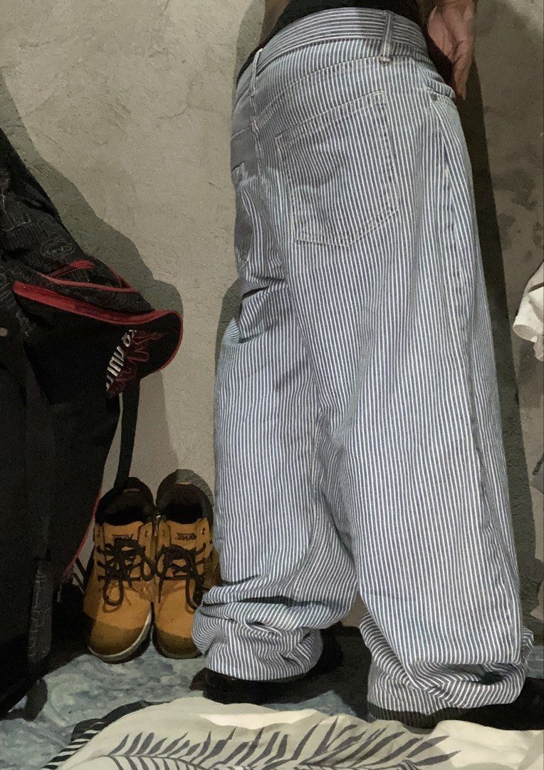 GAP Barrel High Rise Striped Jeans (Category: Jeans) located in Caloocan City. Submitted by remythrift (Listing ID 1462265518, Image 2). Description: - GAP Barrel High Rise Jeans - Size: 28x6R - Color: Blue and white stripe pattern - Fit: Relaxed, high waist - Features: Made with less water - Style: Ideal for casual outfits.