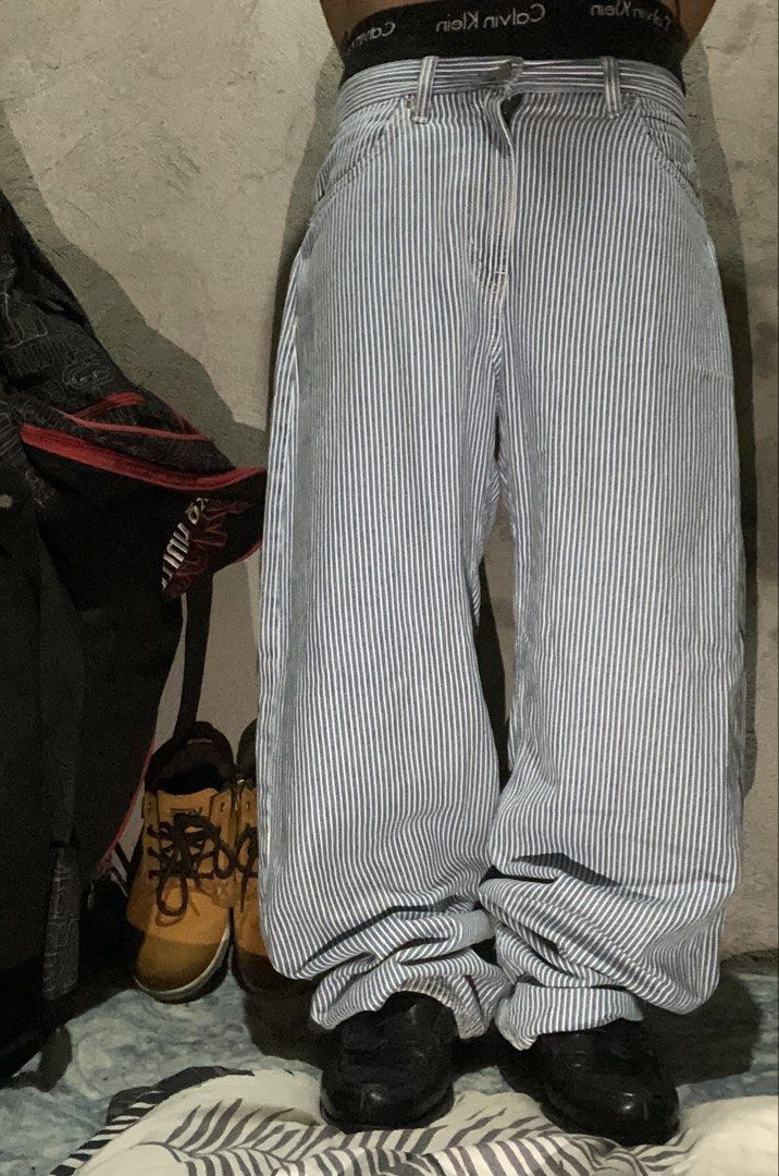 GAP Barrel High Rise Striped Jeans (Category: Jeans) located in Caloocan City. Submitted by remythrift (Listing ID 1462265518, Image 1). Description: - GAP Barrel High Rise Jeans - Size: 28x6R - Color: Blue and white stripe pattern - Fit: Relaxed, high waist - Features: Made with less water - Style: Ideal for casual outfits.