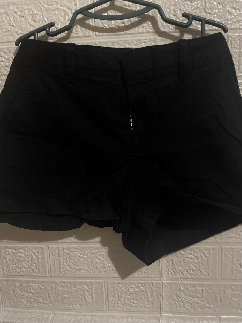GAP City Shorts Black Size 6 (Category: Shorts) located in Manila. Submitted by myshanshine (Listing ID 1462378565, Image 1). Description: - Black GAP City Shorts - Size 6 - Classic, everyday style - Front zipper closure - Two front pockets - Simple and versatile.