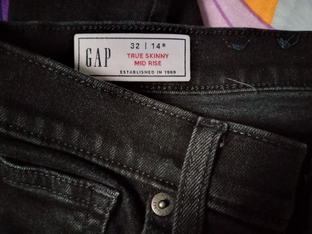 GAP jeans for women (Category: Activewear) located in Makati City. Submitted by jaycee_mokong (Listing ID 1462340566, Image 1). Description: from USA, please see attached pictures for reference ❤️🙏.