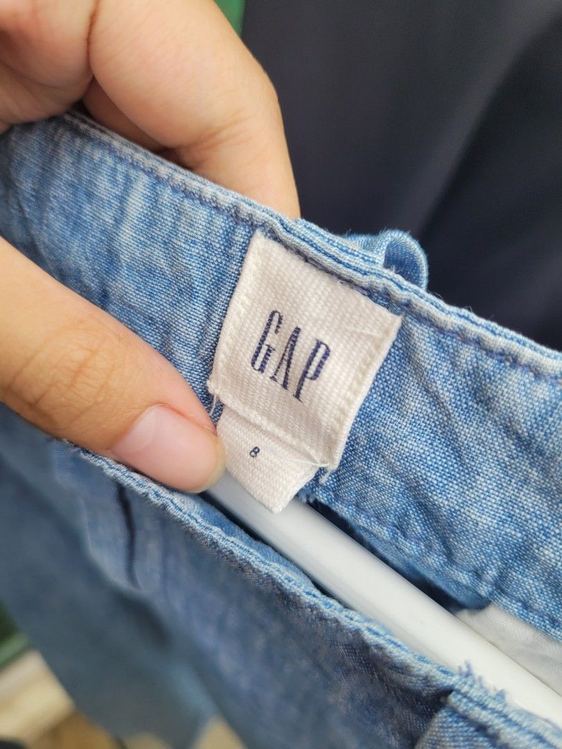 GAP Light Wash Denim Jeans Size 8 (Category: Jeans) located in Muntinlupa City. Submitted by havilahph (Listing ID 1462309777, Image 2). Description: Light wash denim jeans from GAP. Button and zip closure. Pockets in front and back. Comfortable for everyday wear. Size 8..