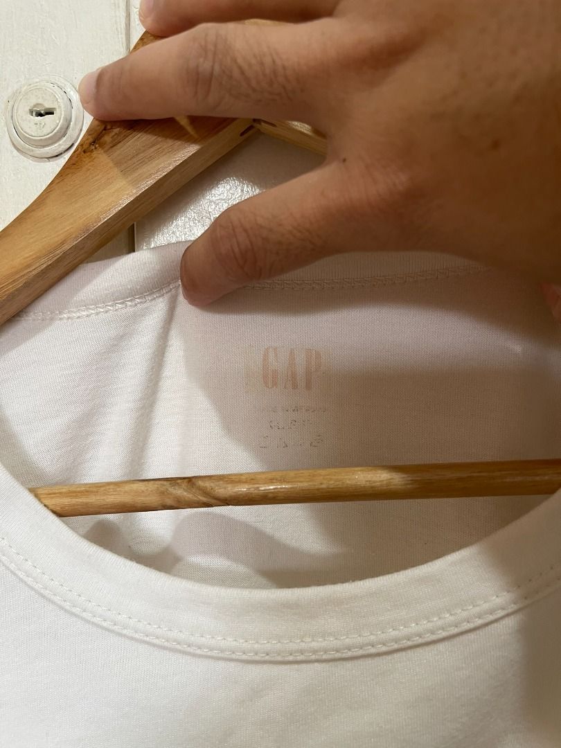 AUTHENTIC GAP 'PLAIN DIRTY WHITE' SHIRT (Category: Tshirts & Polo Shirts ) located in Manila. Submitted by ako.si.lemmor (Listing ID 1462317672, Image 3). Description: This item is authentic and personal use. Dimes: 21X27 (L-XL) Color rate: 9/10 Issue: Need wash only Shipping at your own cost or pickup Mandaluyong..