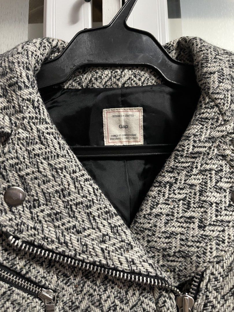 Gap tweed jacket (Category: Coats, Jackets and Outerwear) located in Cainta. Submitted by freeingspaces (Listing ID 1462392879, Image 3). Description: Used once only Best Xs-S S3.