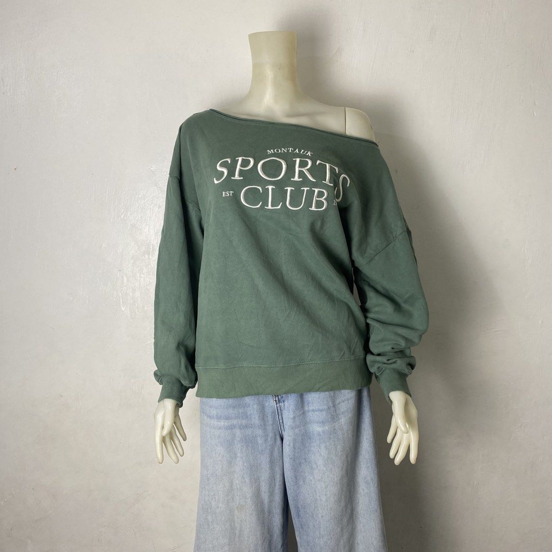 Garage ✨ | Teal Green Off-shoulder Pullover Sweater (Category: Coats, Jackets and Outerwear) located in Bulacan. Submitted by orc.ph (Listing ID 1462349479, Image 3). Description: Garage ✨ | Green Embroidery Sports Design Sweater Material Used: Cotton - Green - Long Sleeve - Sweater - Round Neck - Embroidery Sports Design - Casual - Semi Formal - Sportswear - Streetwear ‎-Size: M -Width:20.5" ‎-Length: 21" ‎ ‎Pristine Condition. No Visible Flaws.