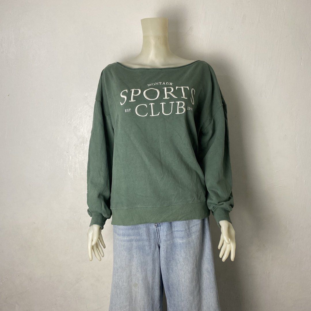 Garage ✨ | Teal Green Off-shoulder Pullover Sweater (Category: Coats, Jackets and Outerwear) located in Bulacan. Submitted by orc.ph (Listing ID 1462349479, Image 2). Description: Garage ✨ | Green Embroidery Sports Design Sweater Material Used: Cotton - Green - Long Sleeve - Sweater - Round Neck - Embroidery Sports Design - Casual - Semi Formal - Sportswear - Streetwear ‎-Size: M -Width:20.5" ‎-Length: 21" ‎ ‎Pristine Condition. No Visible Flaws.