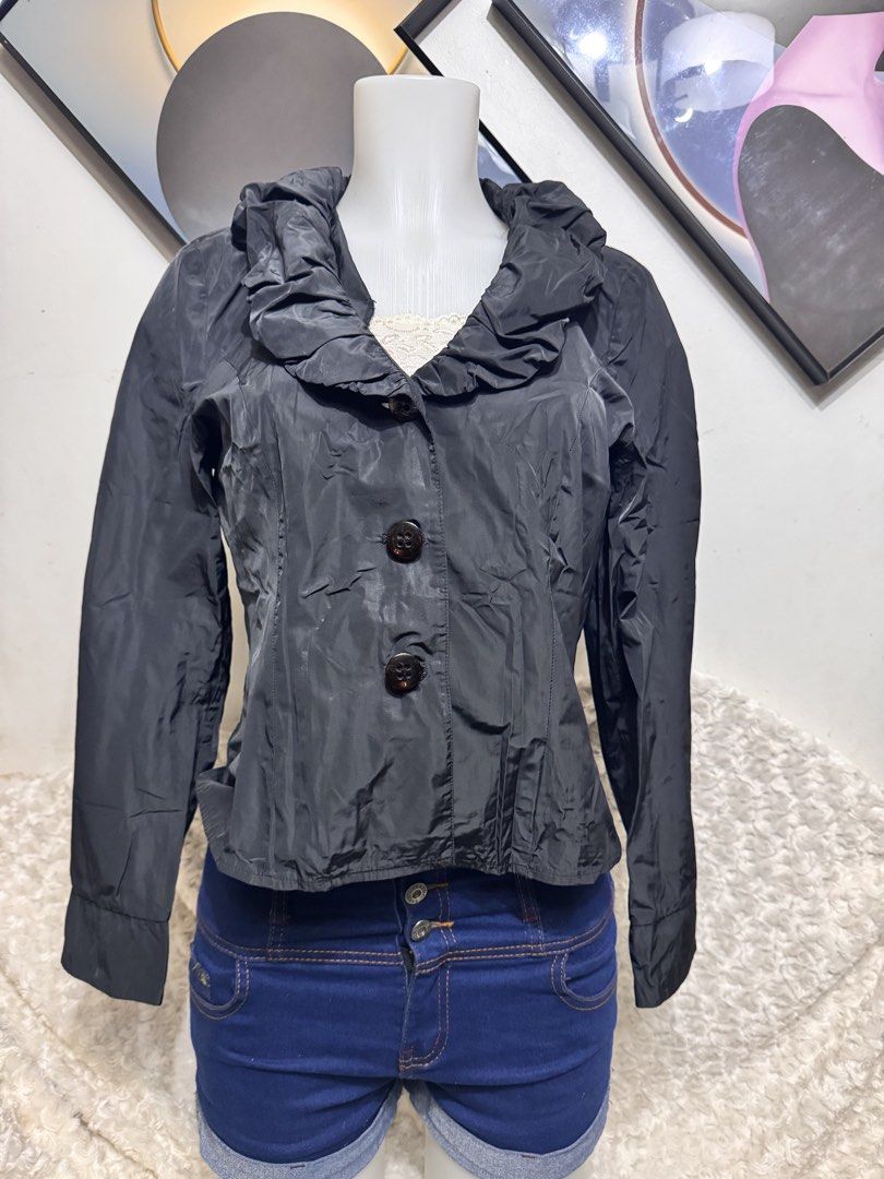 Gerry Weber Edition Black Ruffled Collar Jacket (Category: Coats, Jackets and Outerwear) located in Marikina City. Submitted by lorradel (Listing ID 1462326326, Image 1). Description: - fits S-M - Gerry Weber Edition black thin jacket - Features a ruffled collar - Button-up front - Long sleeves with buttoned cuffs - Lightweight material - Ideal for smart casual layering - MAY HAVE some washable stains (hindi maiiwasan) needs washing; had been sto
