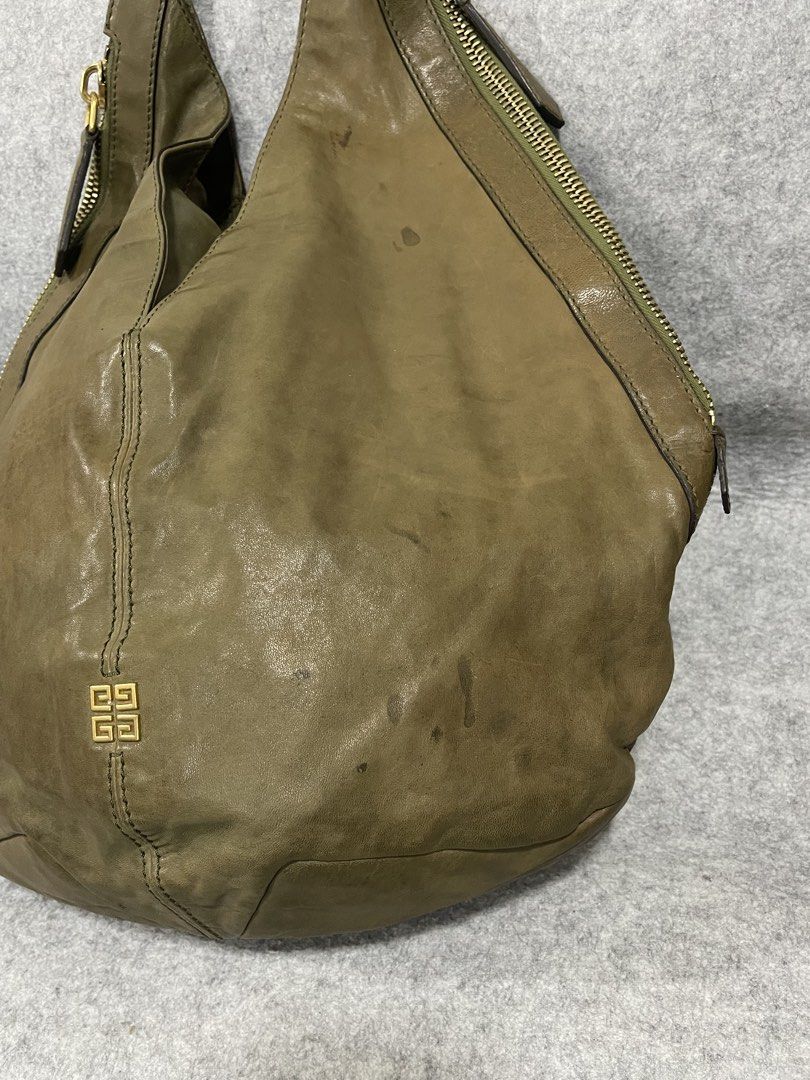 givenchy (Category: Luxury Bags & Wallets) located in Calamba. Submitted by thriftingoverload (Listing ID 1462302695, Image 3). Description: plus shipping fee may stain at watermarks lang xa.
