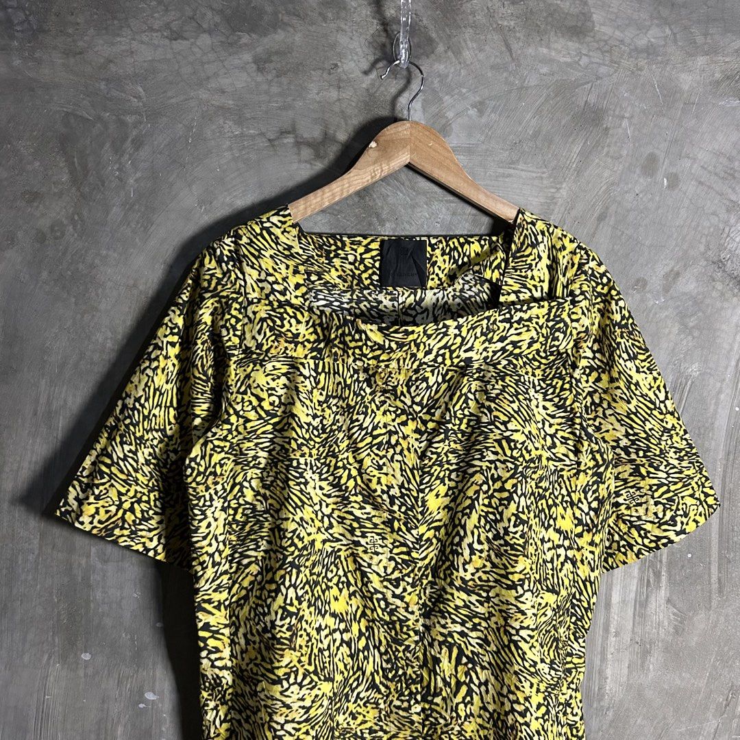 Givenchy - Animal Print Dress (Category: Luxury Apparel) located in Tayabas. Submitted by streetdepartment (Listing ID 1462265452, Image 2). Description: Givenchy - Animal Print Dress Measurements (inches): Width: 20.5” Length: 35” Shoulder: 15.5” Sleeves: 12.5” Tagged as 40 Excellent condition Flaw/s: kindly check last picture.