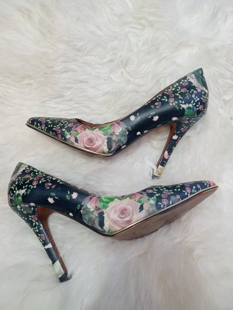 Givenchy Multicolor Floral Print Leather Pumps (Category: Heels) located in Cabadbaran. Submitted by lioness_cave (Listing ID 1462305364, Image 3). Description: - Authentic Givenchy pumps - Vibrant multicolor floral print - Genuine leather material - Elegant pointed toe design - Classic silhouette for timeless style - Versatile for dressing up any outfit - Please check photos for detailed condition.