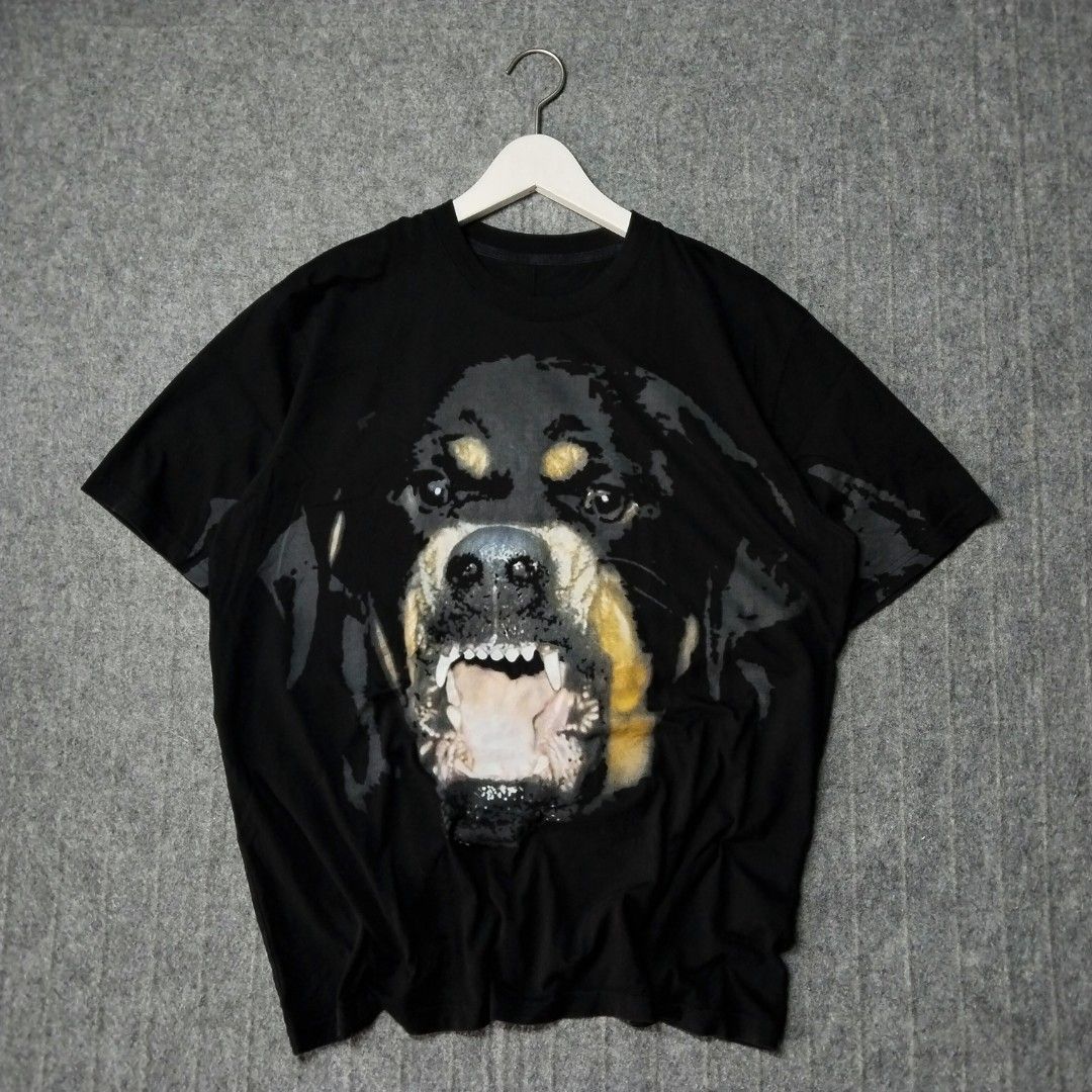 Givenchy Rottweiler T-shirt (Category: Tshirts & Polo Shirts ) located in Bocaue. Submitted by just_thrift_in (Listing ID 1462385324, Image 2). Description: As New Condition – Washed and Ready to Wear 📏 Size & Fit Information Please refer to the measurements below to ensure the best fit. Width is measured pit to pit, while length is taken from the top of the shoulder down to the bottom of the garment. All measurements are in inches for easy comp