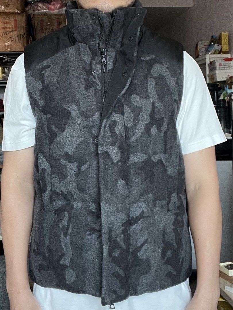 Global work 黑色迷彩圖案保暖背心 black vest vintage second hand 二手 古著 （分類：背心）位於 Hong Kong。 由 jellyjenny007 提交（商品編號 1462363269，圖片 3）。簡介： The situation is shown in the image; perfectionists should consider this carefully. Guy in the picture : height :170 cm，chest ：36 in ，shoulder width ：18 in，waist ：31 in ，weight 145 lbs 。