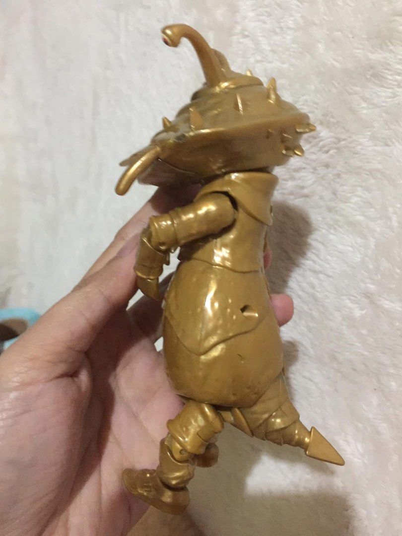 Gold Alien Insectoid Action Figure Toy (Category: Figurines & Statues) located in Baguio. Submitted by izza_thrifty (Listing ID 1462436860, Image 3). Description: - Unique gold alien insectoid action figure - Stands independently - Features articulated joints for dynamic posing - Approximately the size of a soda can - Ideal for collectors and display purposes.